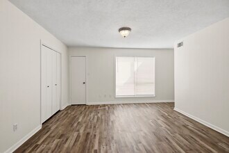 Building Photo - 20315 Sunny Shores Dr