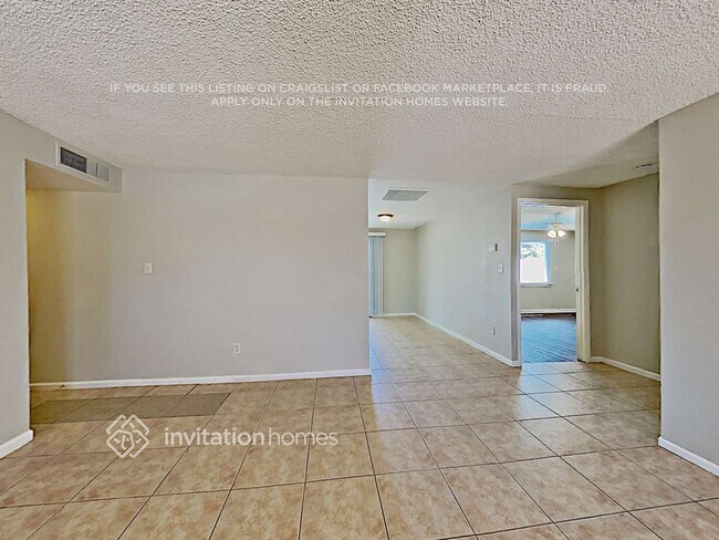 Building Photo - 13232 N 39th St