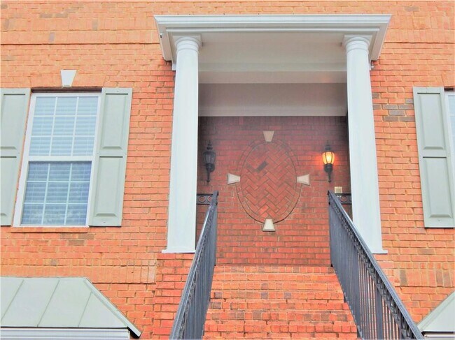 Building Photo - 10829 Yorkwood St
