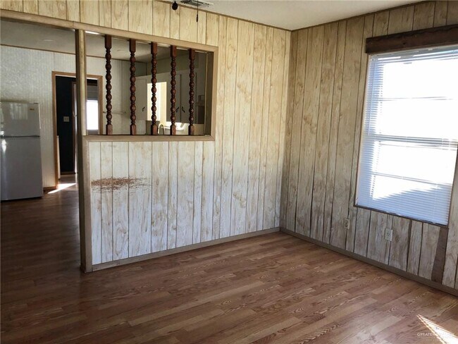 Building Photo - 509 W Hawk Ave