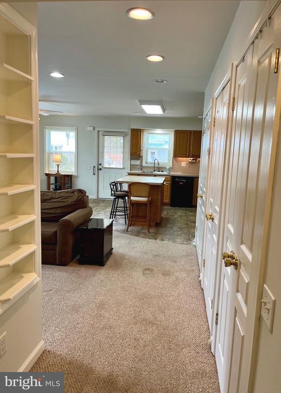 Building Photo - 870 Broadfield Dr