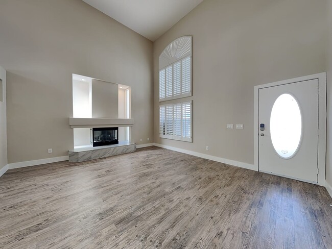 Foto del edificio - 3644 Crescent Canyon St