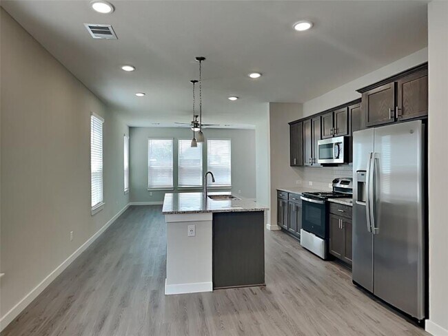 Foto del edificio - 23611 Gibson Frst Dr