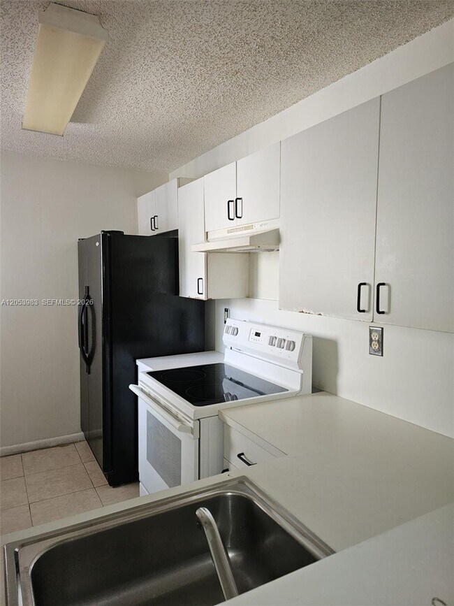 Building Photo - 15721 SW 137th Ave