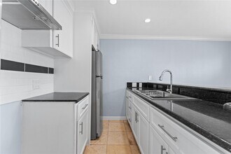 Building Photo - 8118 Albacore Dr