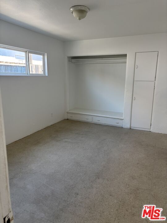 Foto del edificio - 5057 Voltaire St