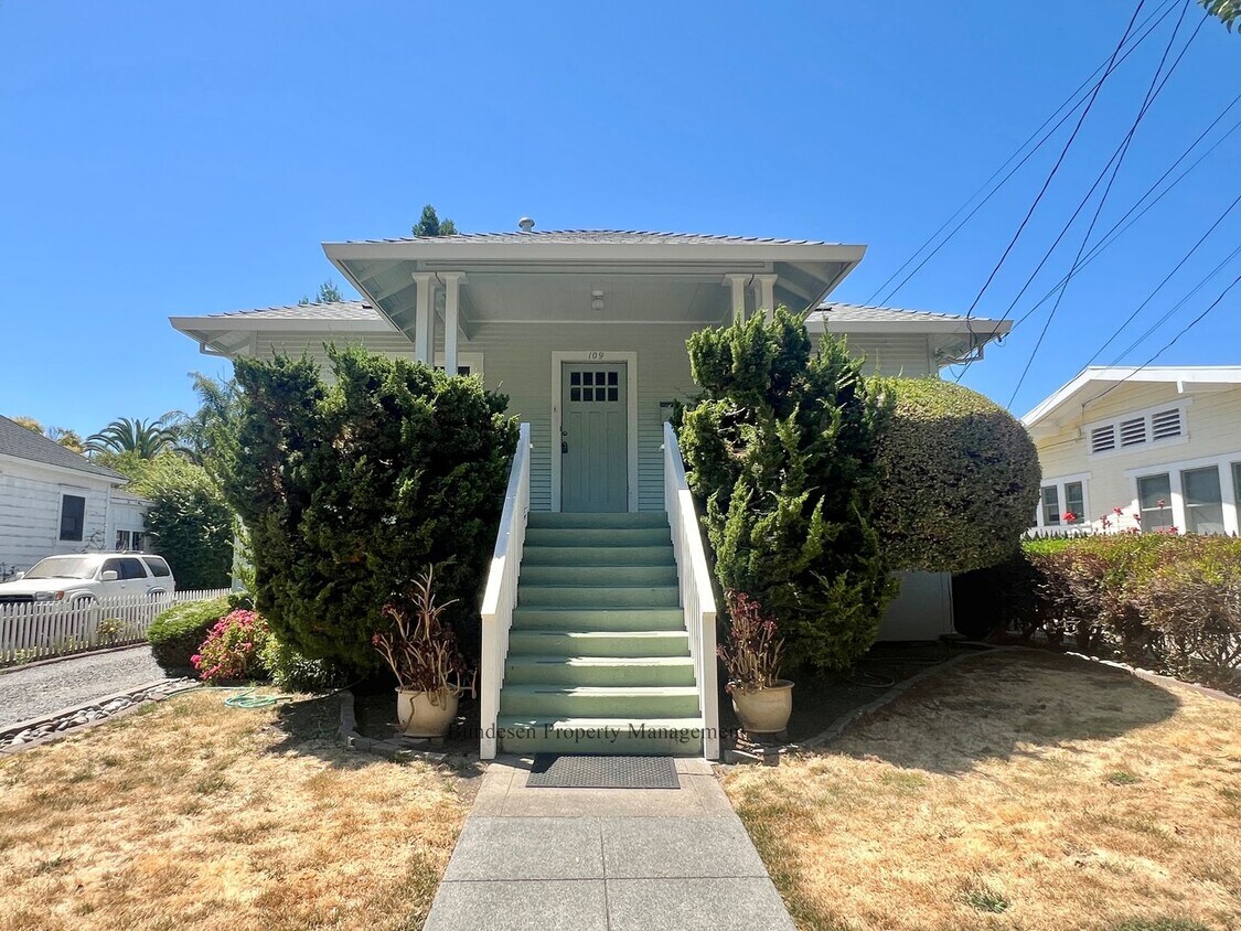 Foto principal - Stunning remodeled 3 bedroom