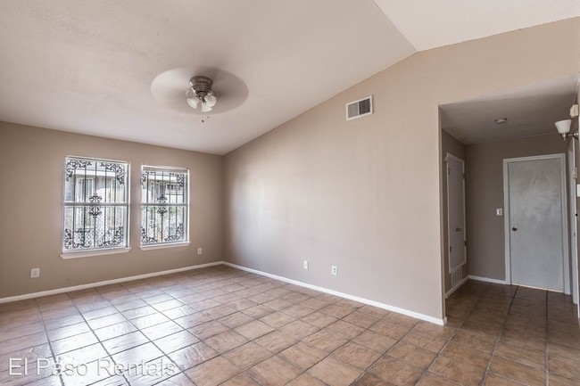 Building Photo - 3 br, 1 bath House - 11936 King's Crest