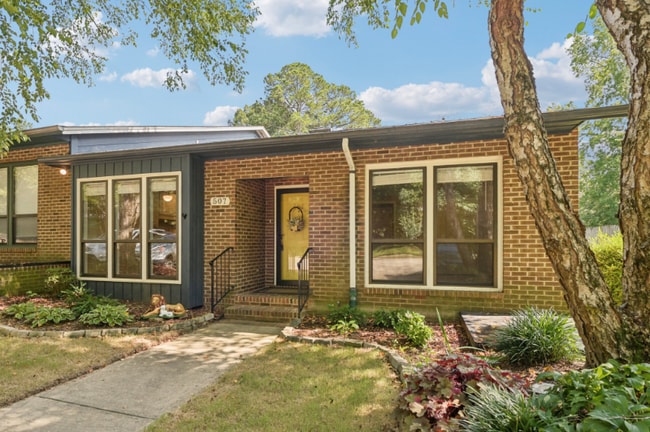 Building Photo - 507 Apple Ln