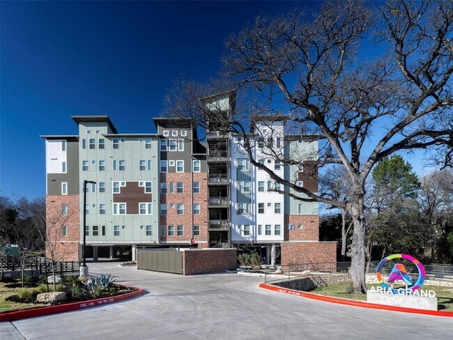 Foto del edificio - 1800 S I-35 Frontage Rd