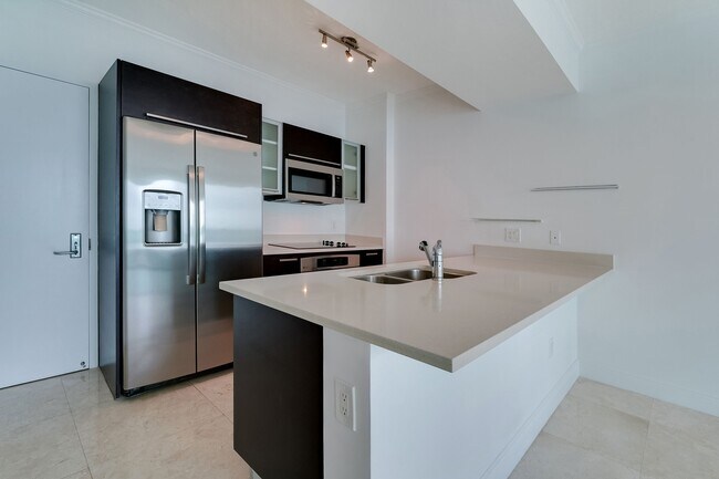 Foto del edificio - 333 NE 24th St