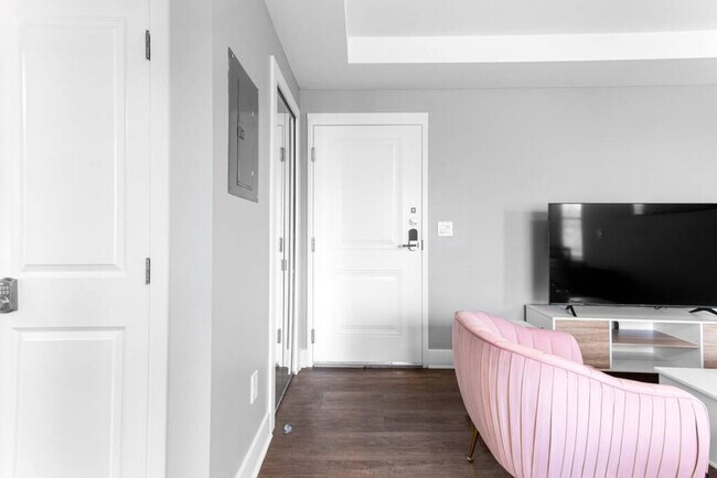 Building Photo - 457 E Kirby St