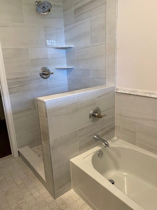 Foto del edificio - 136 Diamond Bridge Ave