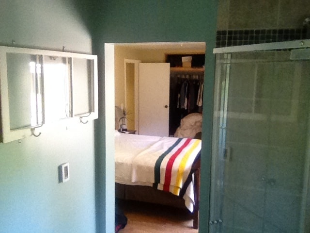 Dormitorio principal desde el baño principal - 1002 Jessup Road