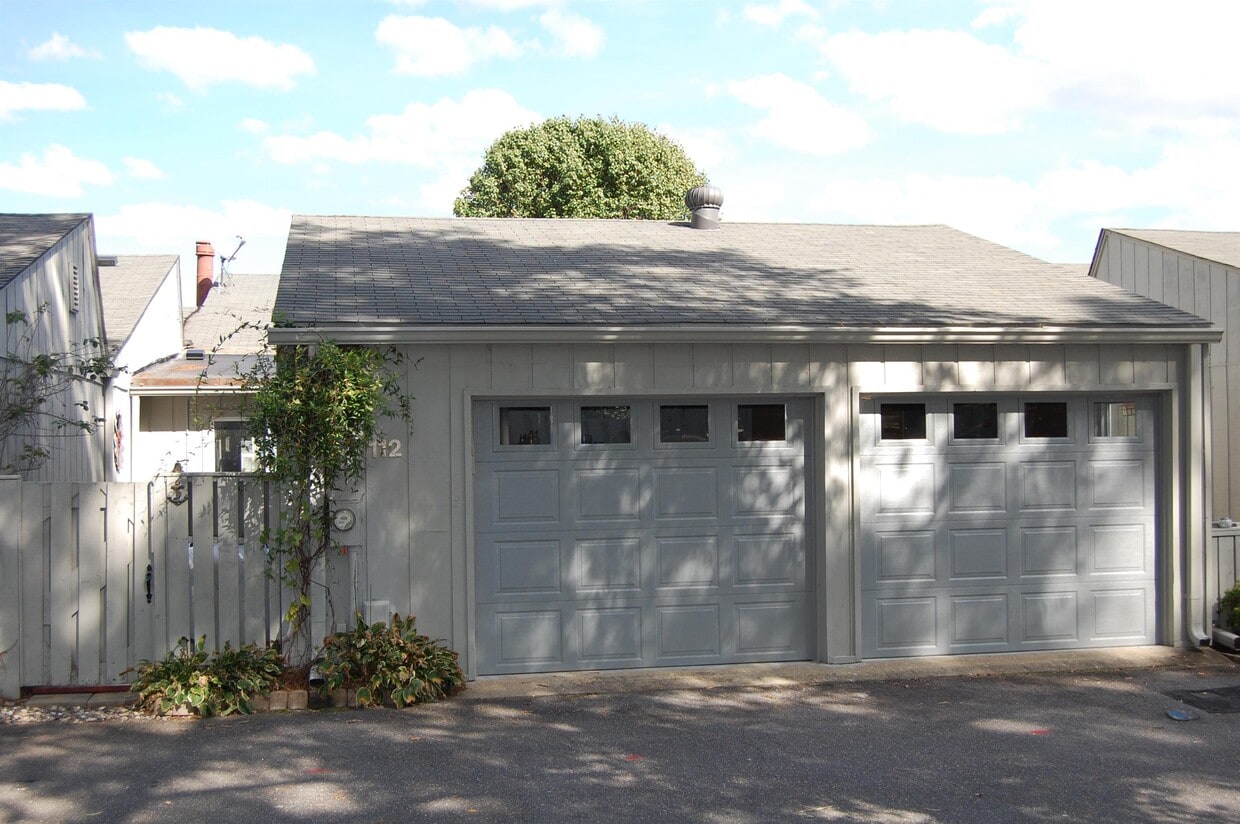 Primary Photo - 112 Mallard Cove