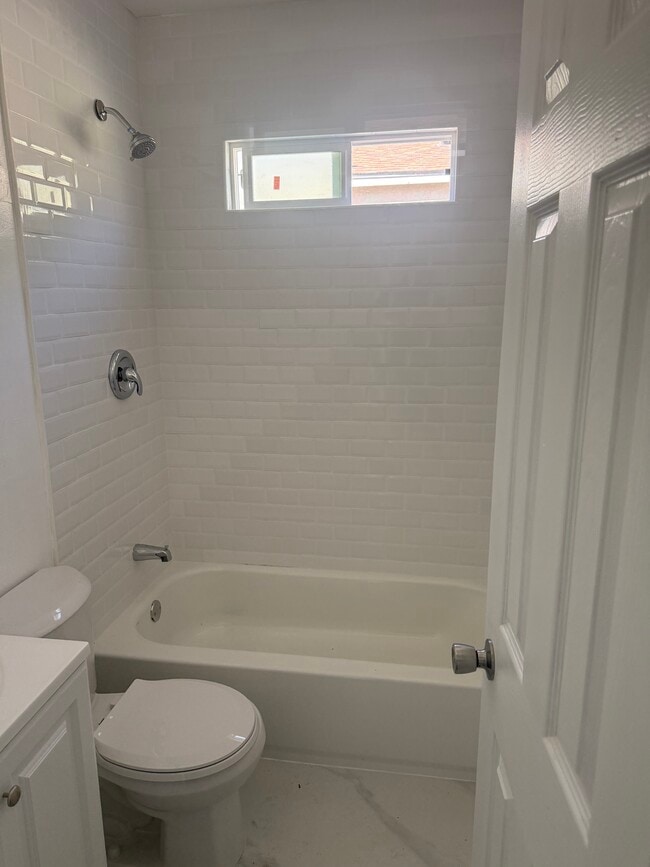 baño - 1214 S Temple Ave