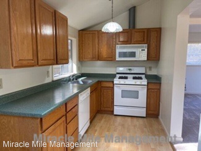 Building Photo - 3 br, 2.5 bath House - 19 Rosemont Ave