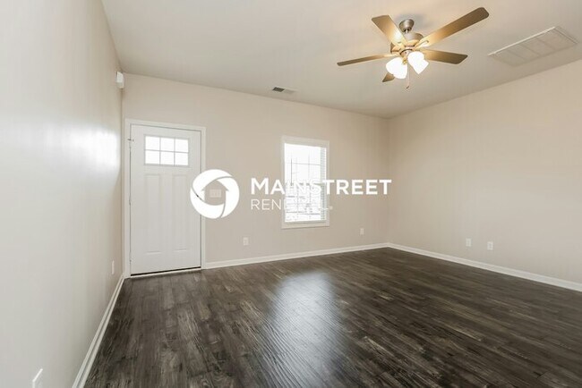 Foto del edificio - 4 Bedroom Pet-Friendly Home in Spring Hill, TN with Main Street Renewal