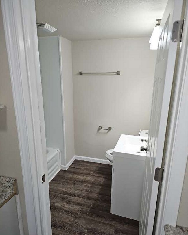 Building Photo - 3 Bedroom 1 Bath Home