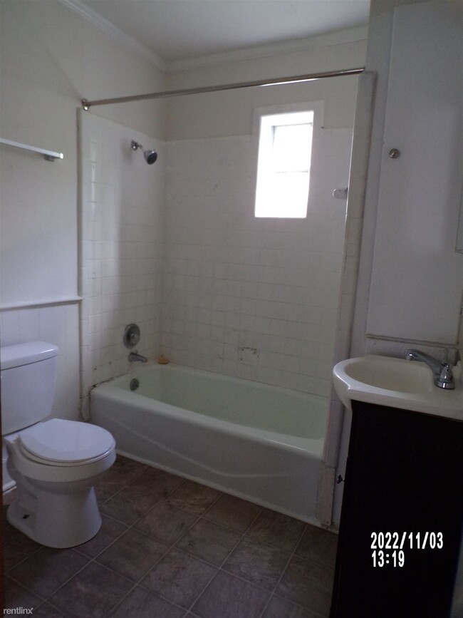 Building Photo - 2 br, 1 bath House - 116 W 12th St