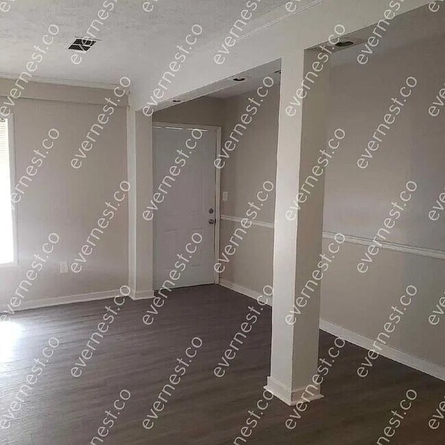 Foto del edificio - 475 Lowe Cir