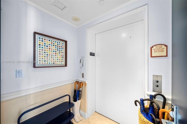 Foto del edificio - 789 Crandon Blvd