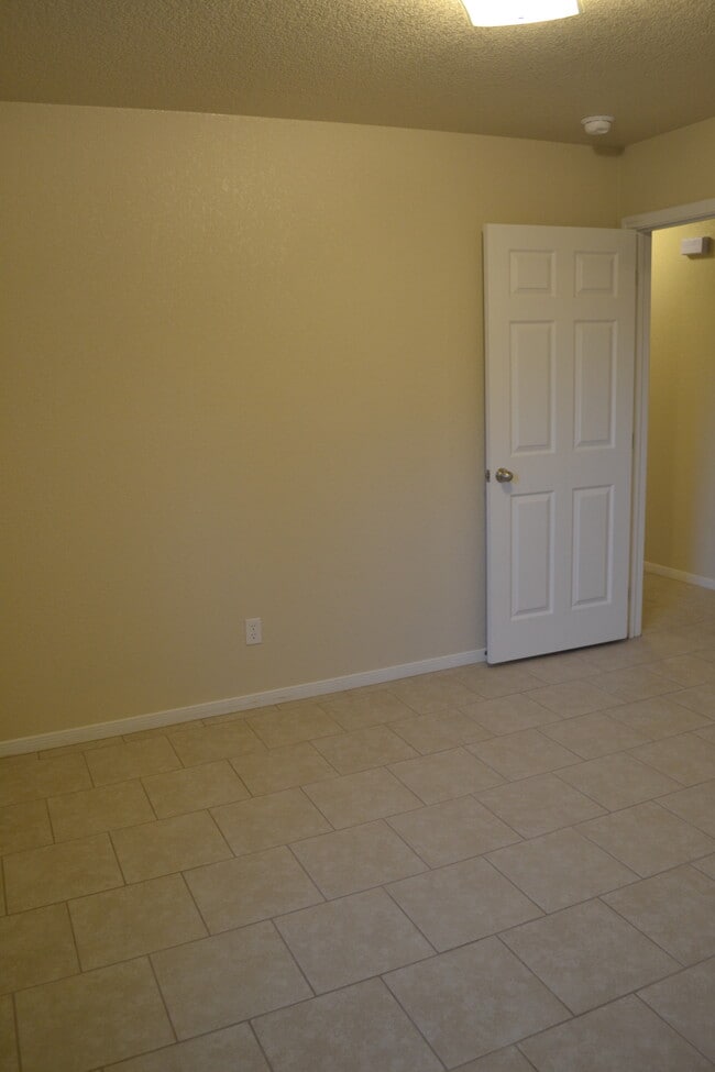 Dormitorio #2 - 220 Ryan Cir Apt B