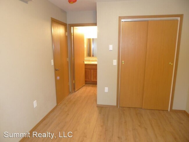 Building Photo - 4050 Delta Dr