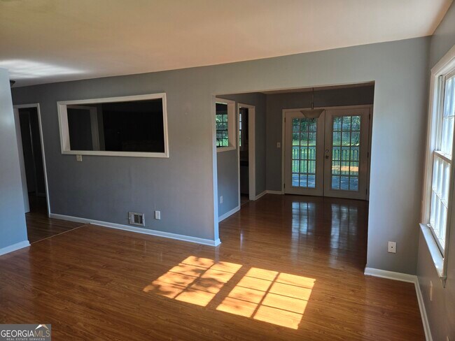 Building Photo - 1387 Town Country Dr SE