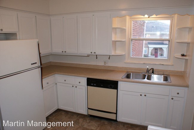Building Photo - 2127 Collinway St