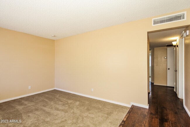Foto del edificio - 2345 W Sunnyside Dr