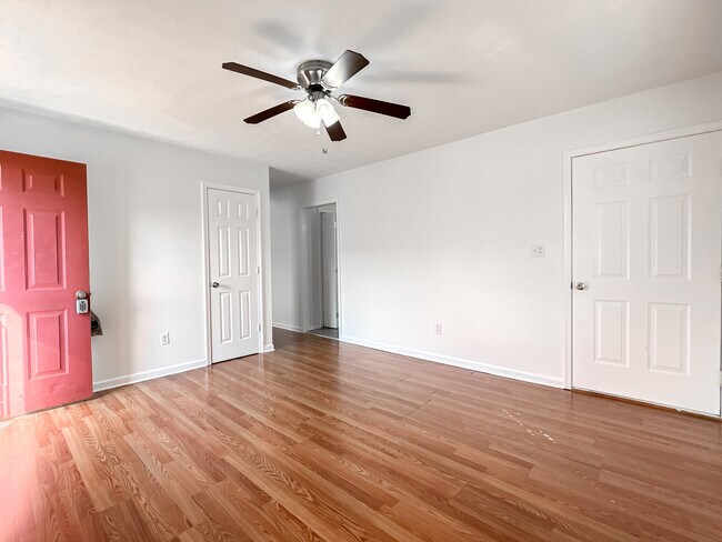 Sala de estar - 1451 N Delphine Ave