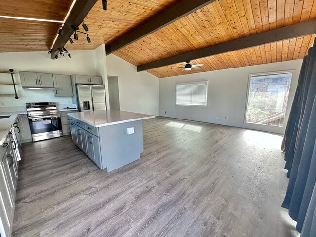 Building Photo - 785 Olena St