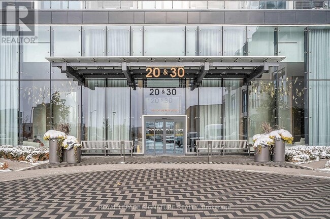 Photo du bâtiment - 30 Inn On The Pk Dr