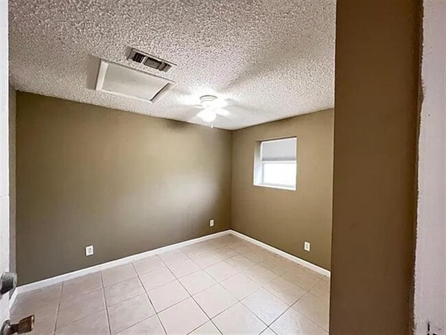 Building Photo - For Rent