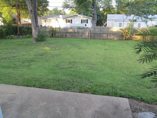 Building Photo - 725 Riderwood Dr