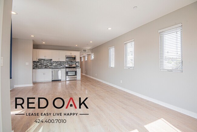 Foto del edificio - Incredibly Spacious Three Bedroom with Stu...