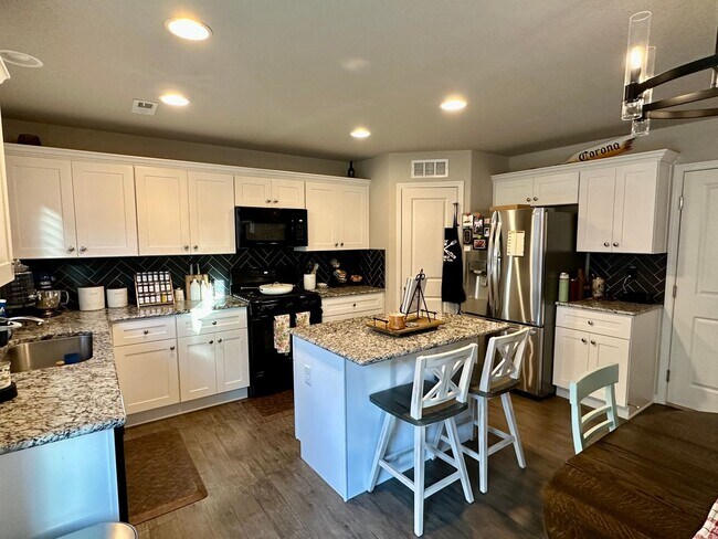 Foto del edificio - FANTASTIC 3BD/2.5BA w/ A/C in Patriot Park