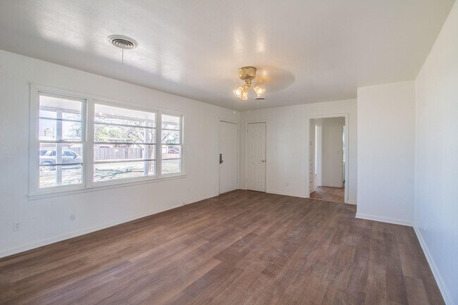 Foto del edificio - Great 3 Bedroom Home in Central Lubbock