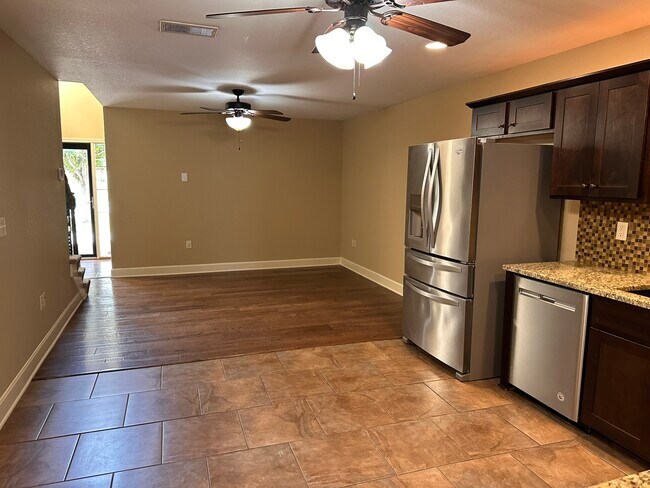 Foto del edificio - 12310 Hunter Dr