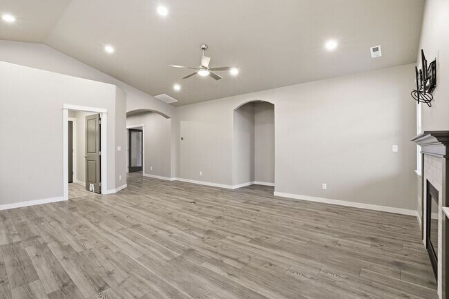 Foto del edificio - 4268 May Ella Lp