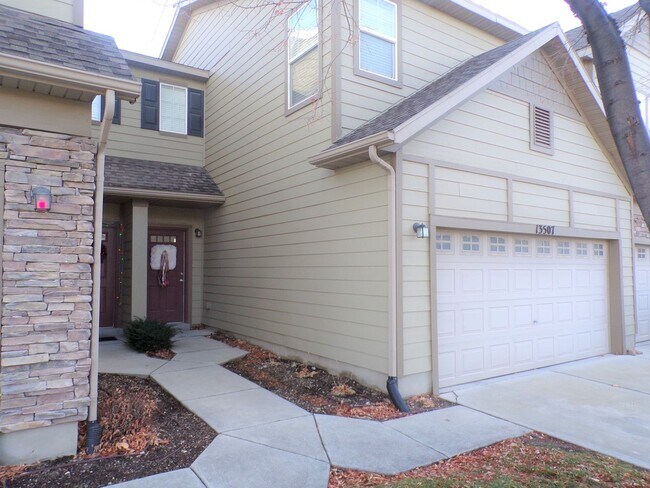 Foto del edificio - Impressive Remodeled 2 Bed 2 Bath Townhome