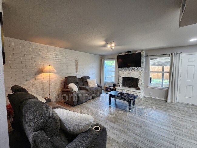 Building Photo - 2041 Fleur De Lis Ct