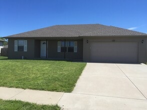 Building Photo - 108 Spruce Ave