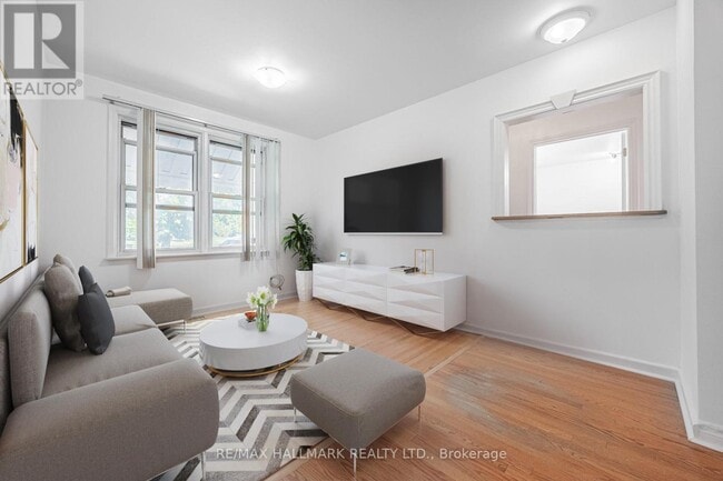 Building Photo - 2112 Truscott Dr