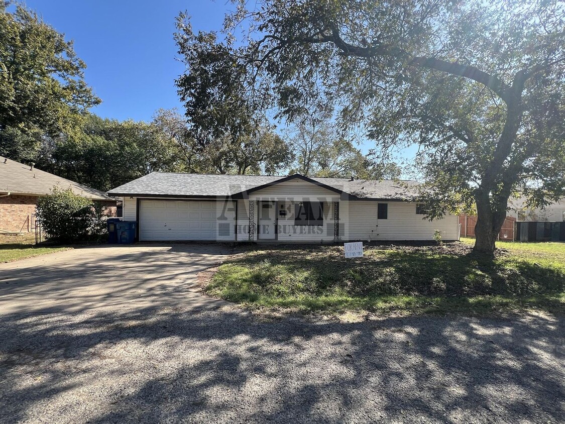 Primary Photo - Cute 3 Bed 2 Bath 2 Car Garage In Kaufman