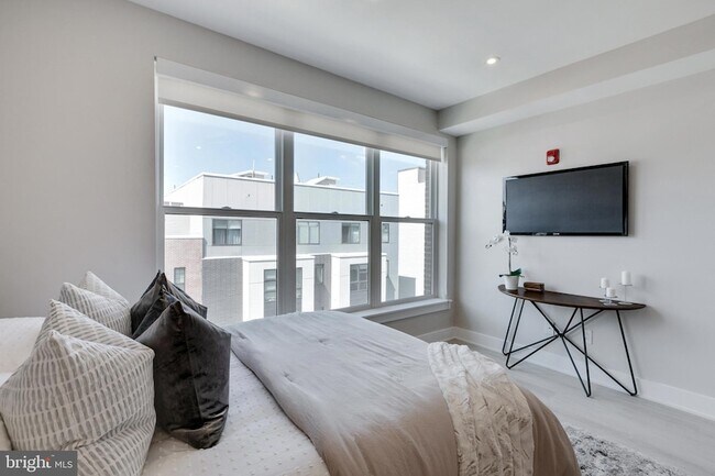 Building Photo - 1533 Ridge Ave