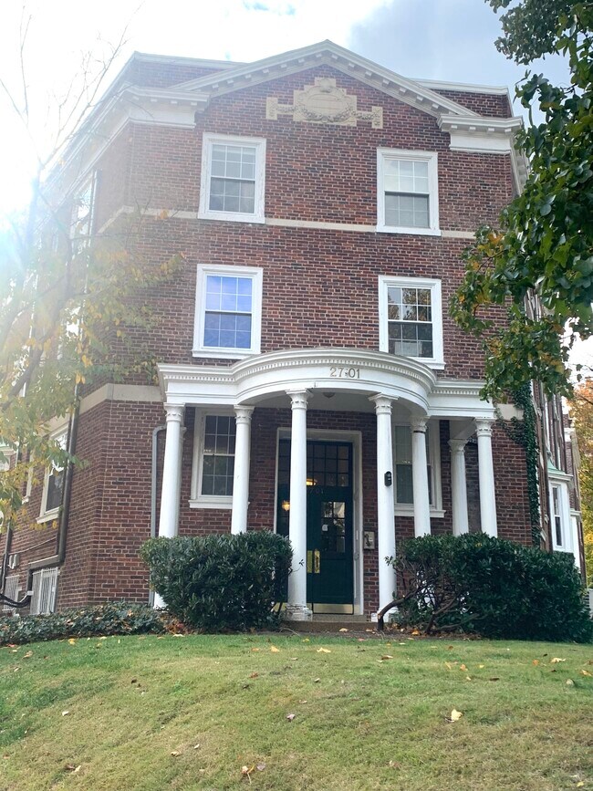 Building Photo - 2701 Cortland Plz NW