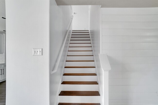 Foto del edificio - 15807 Little Miss Creek Dr