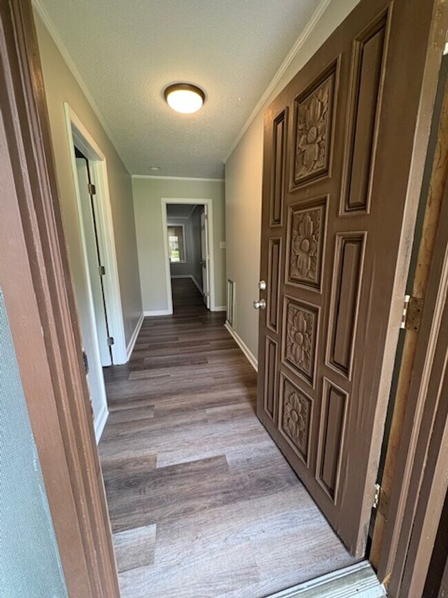 Foto del edificio - MOVE IN READY!